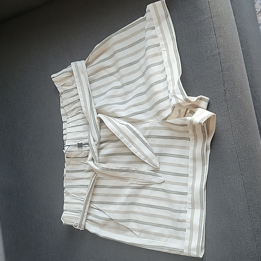 BCBGeneration Paperbag Belted Herringbone Shorts Size Medium